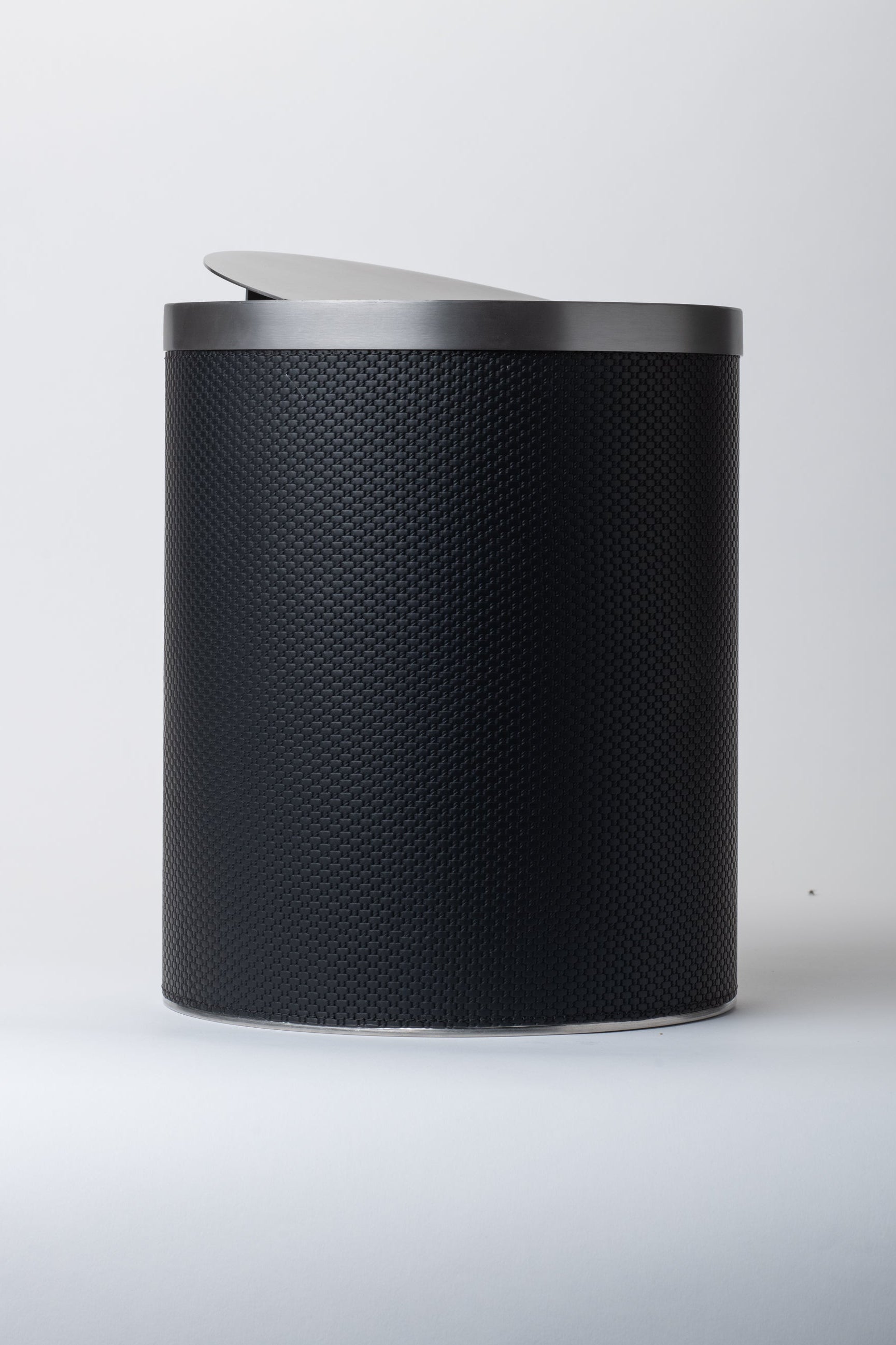 Onyx Trash Bin